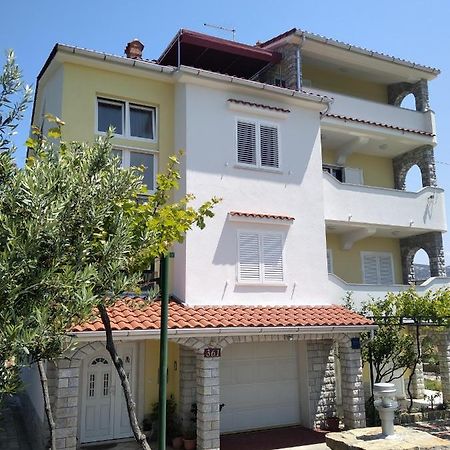 Apartments Mlacovic Rab Town Bagian luar foto