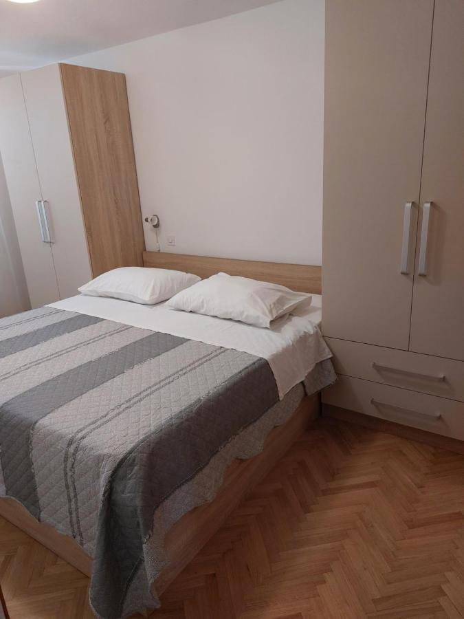 Apartments Mlacovic Rab Town Bagian luar foto