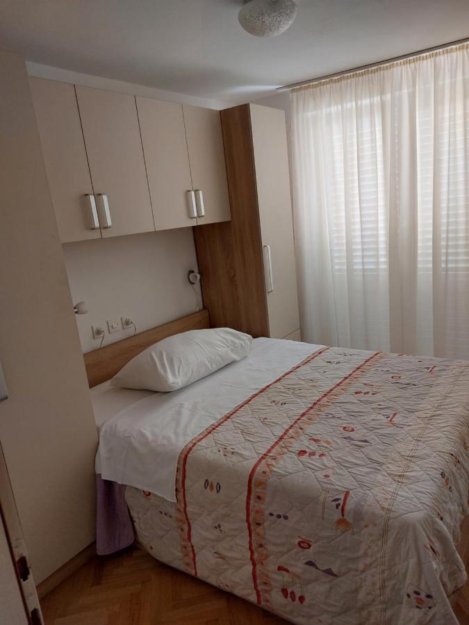 Apartments Mlacovic Rab Town Bagian luar foto