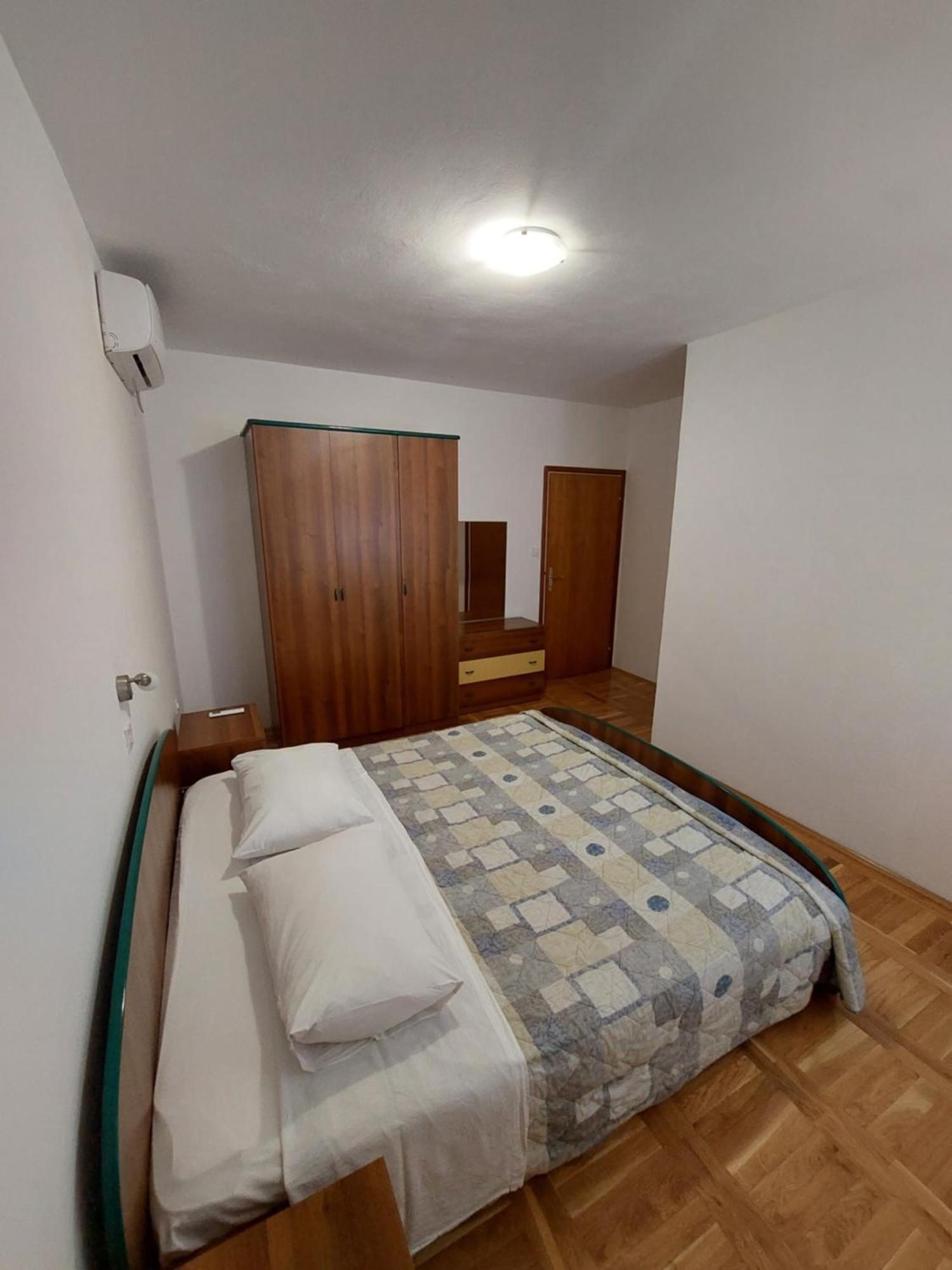 Apartments Mlacovic Rab Town Ruang foto