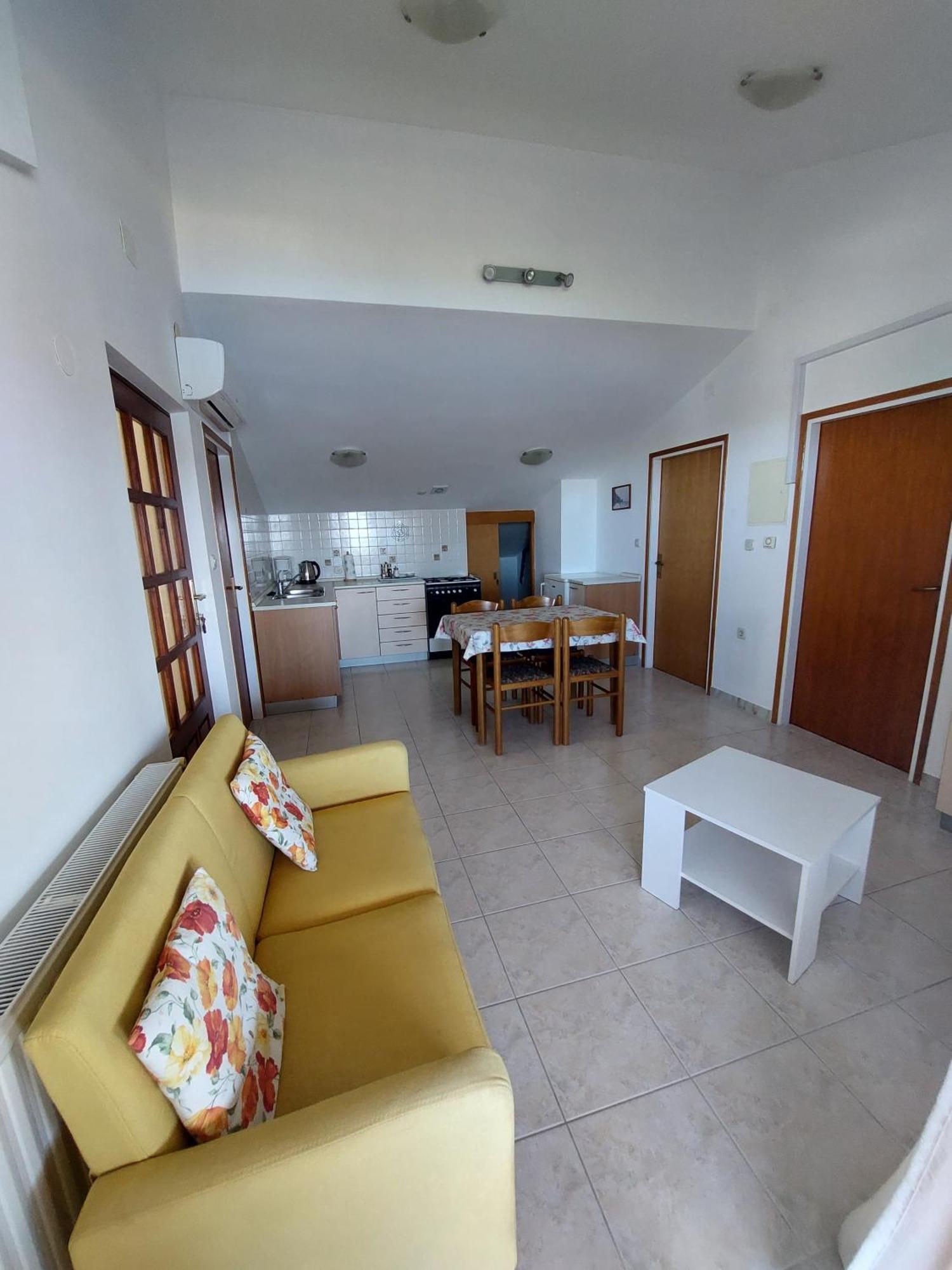 Apartments Mlacovic Rab Town Bagian luar foto