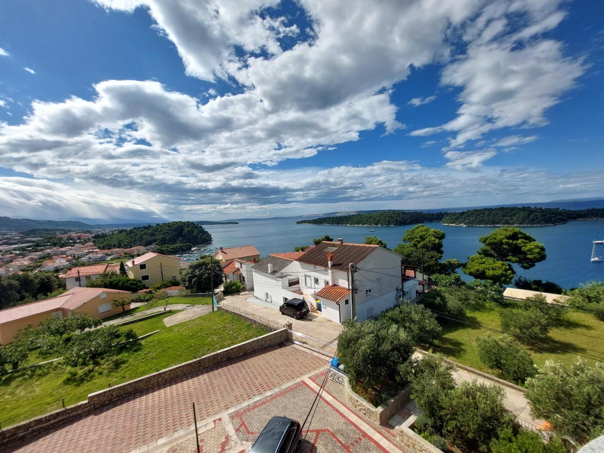 Apartments Mlacovic Rab Town Bagian luar foto