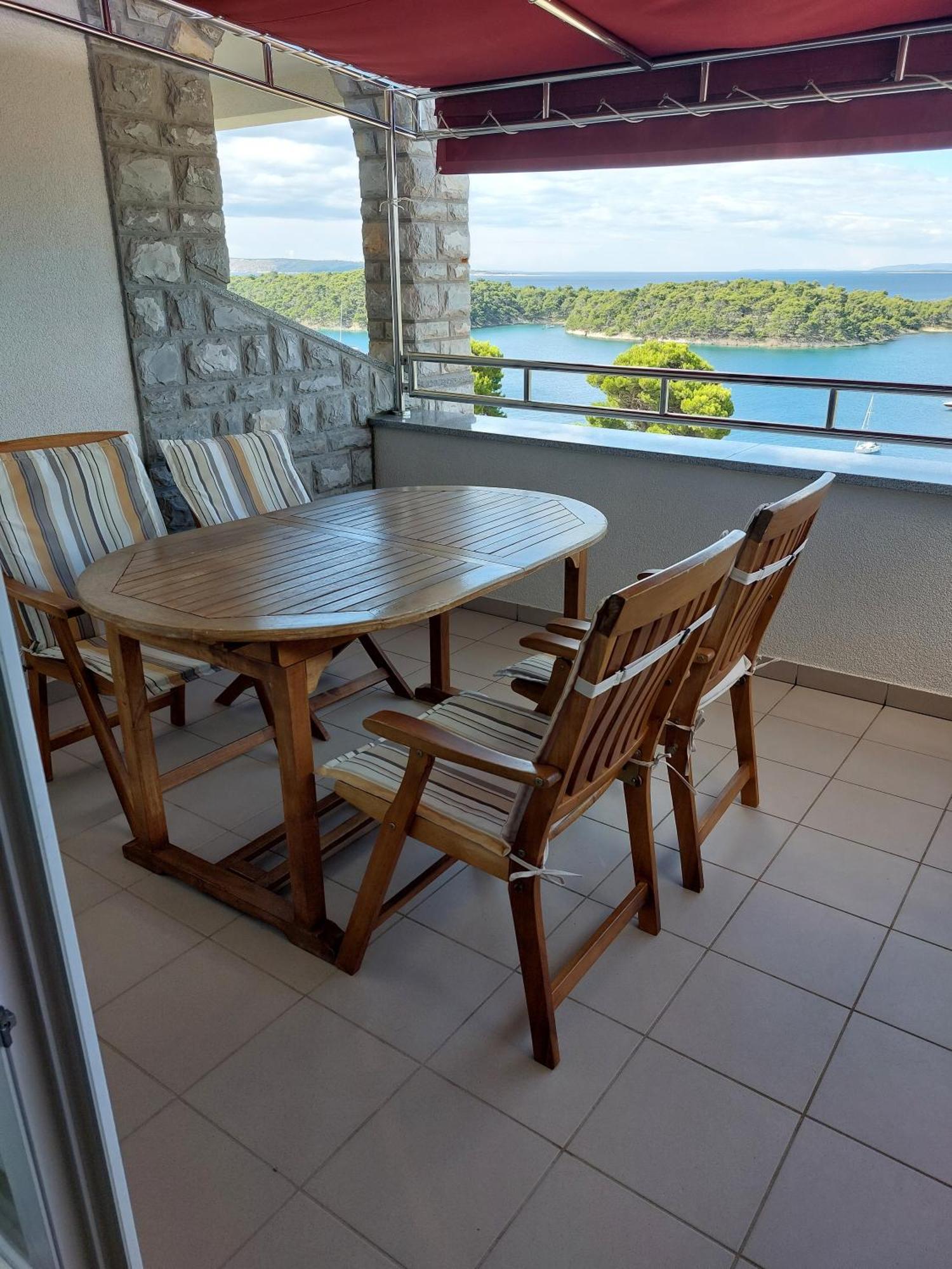 Apartments Mlacovic Rab Town Bagian luar foto