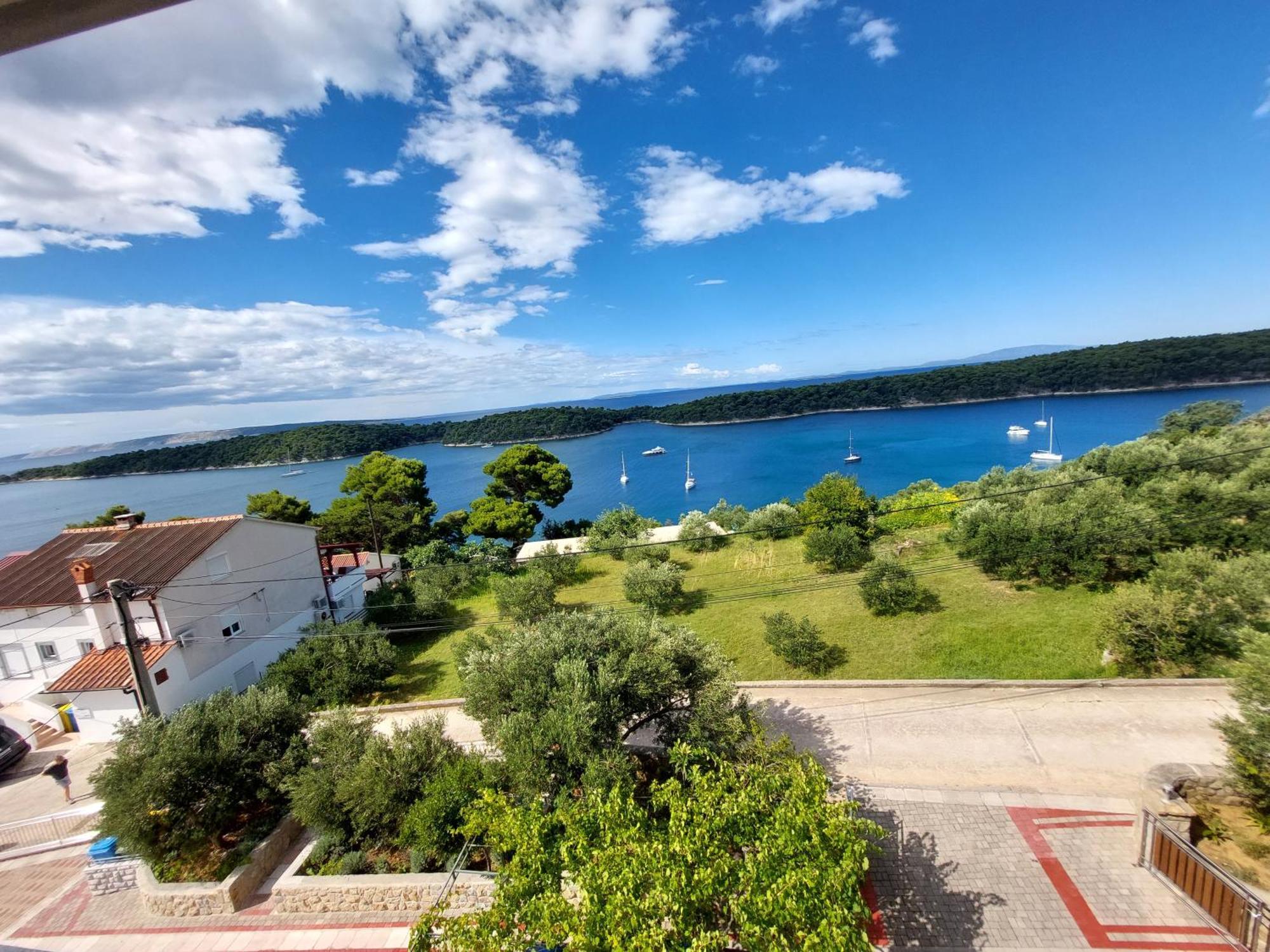 Apartments Mlacovic Rab Town Bagian luar foto