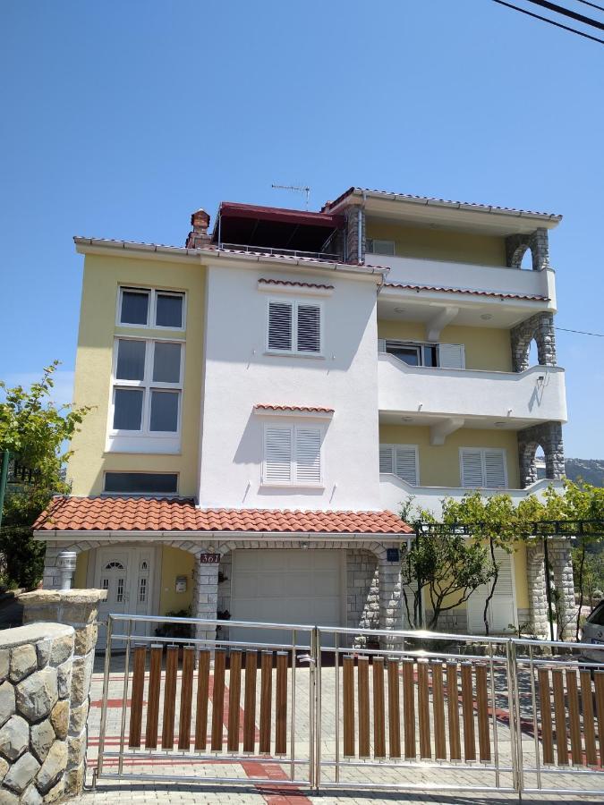 Apartments Mlacovic Rab Town Bagian luar foto