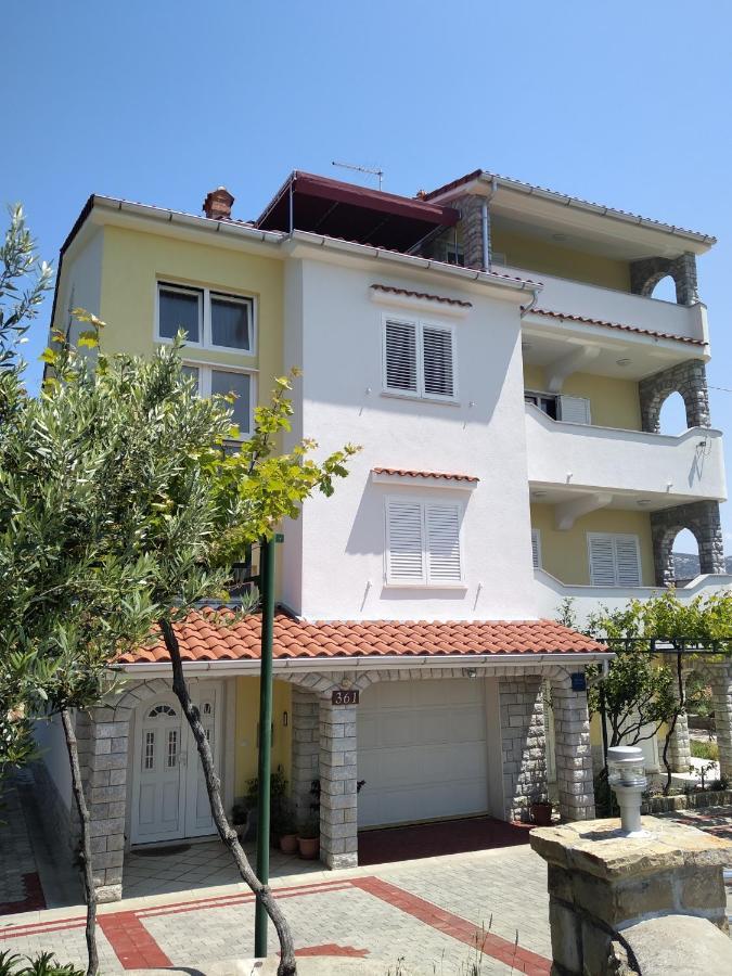 Apartments Mlacovic Rab Town Bagian luar foto